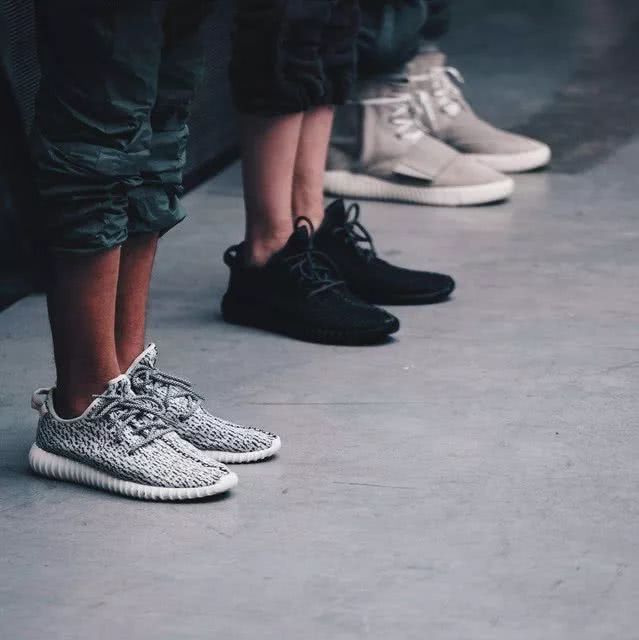 yeezy最新款,时尚圈热议的yeezy最新款式备受追捧。